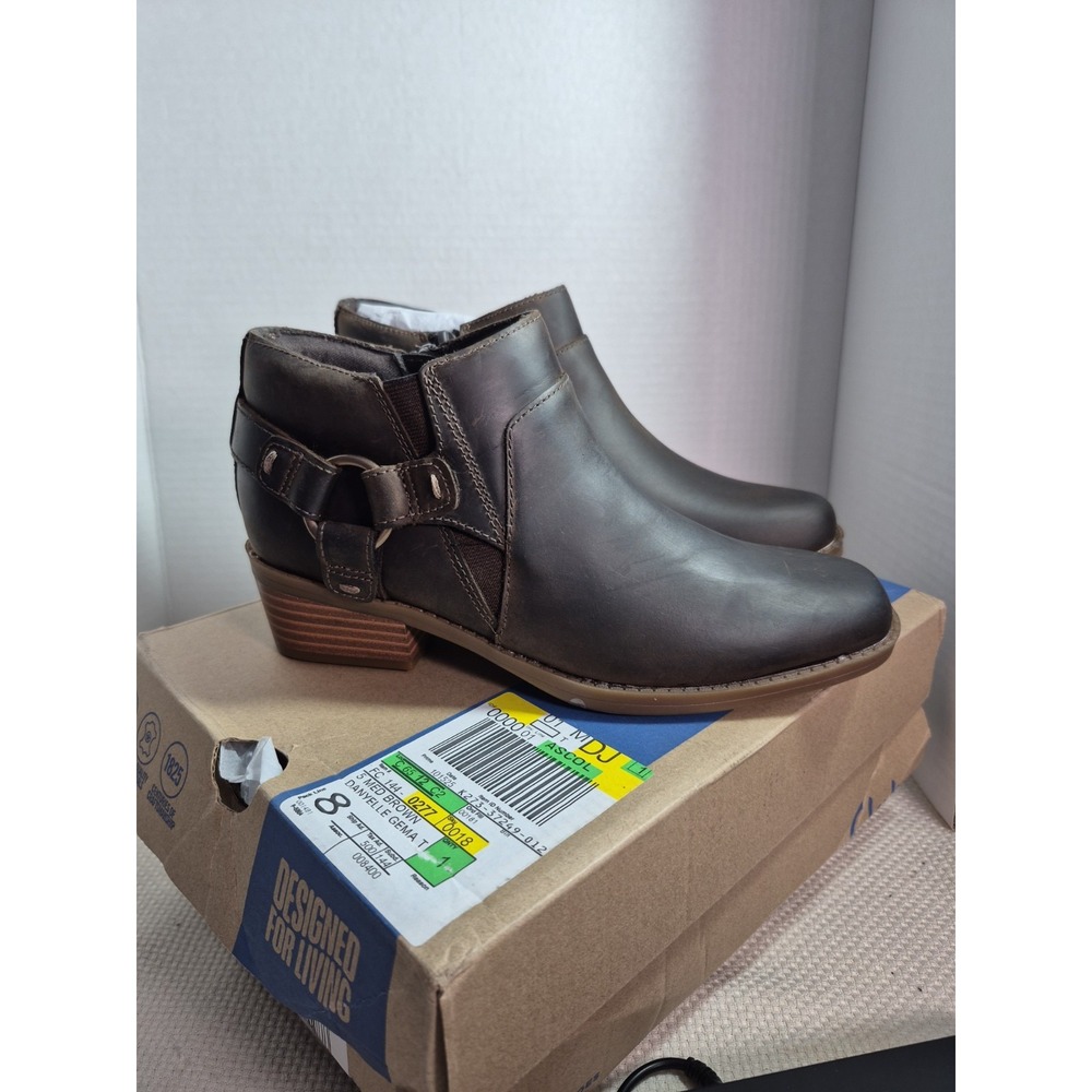 Clarks Womens Danyelle Gema Stacked Heel Oily Leather Booties, Taupe USA 5M NEW